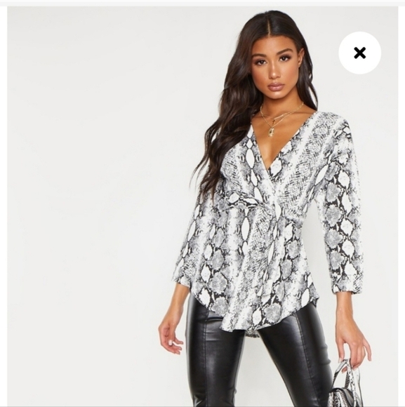 🍂🍁Prettylittlething 22 Snake Print Tie Waist Blouse - Picture 1 of 5